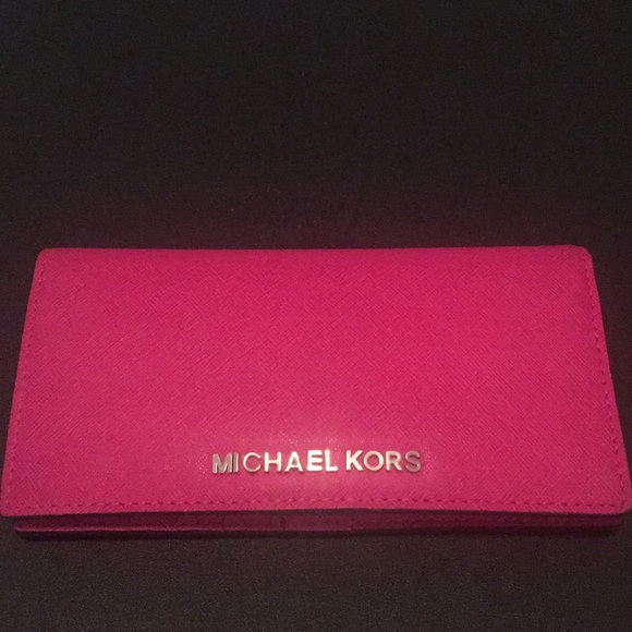michael kors wallet fuchsia